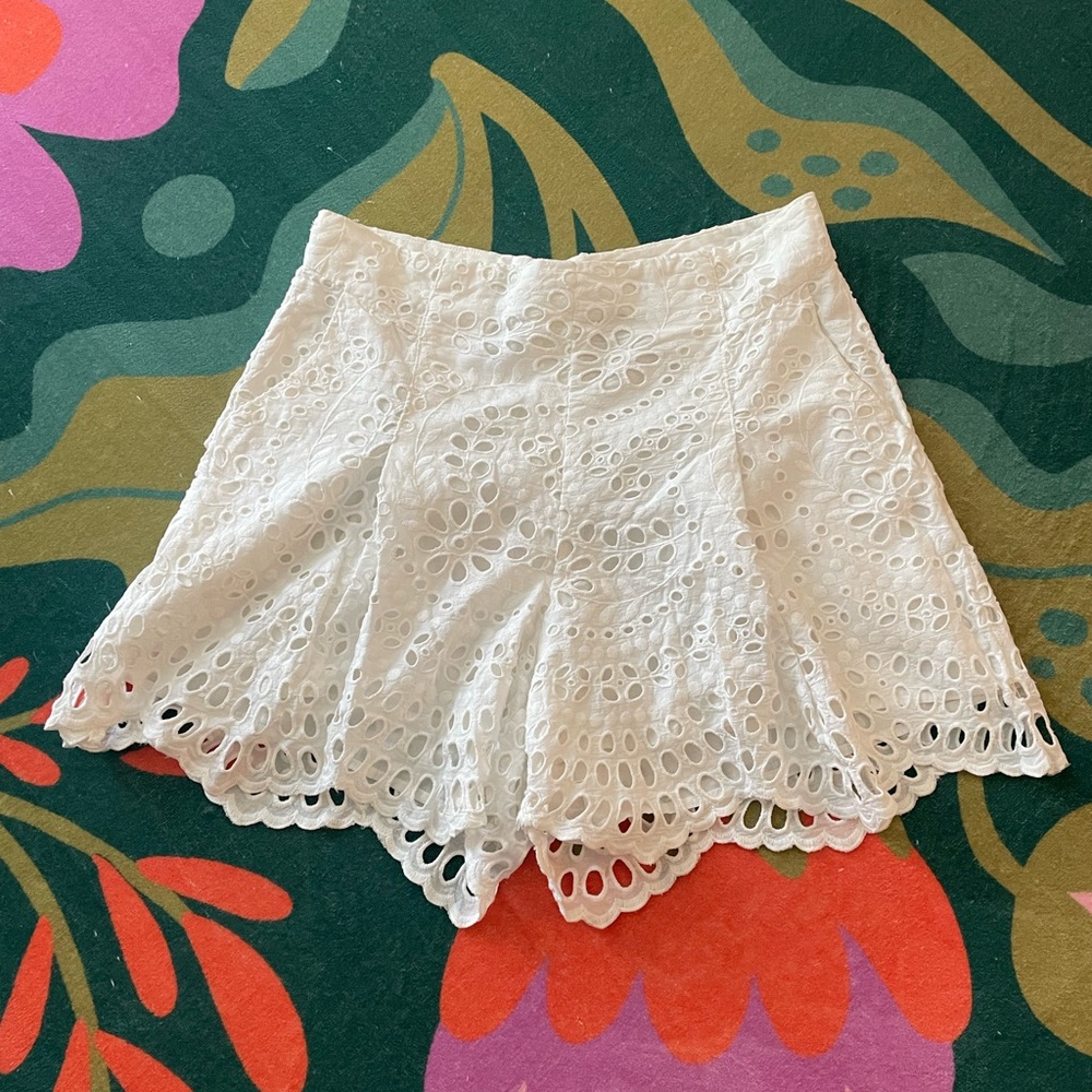 Choosy: Cotton Floral Lace Eyelet Shorts w/ Scalloped Hem Ivory | Size 10
